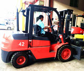 4.2 Ton Material Handling Equipment In Warehouse , High Lifting Diesel Engine Forklift Truck
