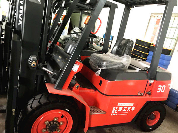 Automatic Diesel Powered Forklift , 3 Ton Diesel Forklift Strong Powertrain System